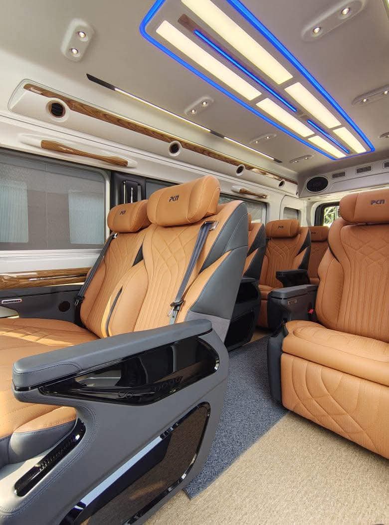 27 Seater Luxury Maharaja Tempo Traveller